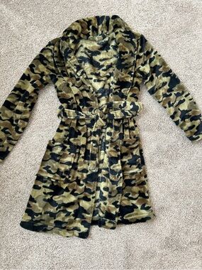 Kids Camo Plush Bathrobe - Olive Green
